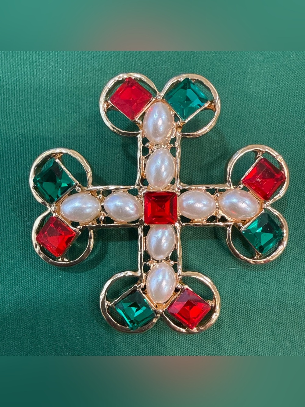 Goldtone Styled Maltese Cross Design Brooch. 59F